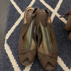 2 1/2 inch wedge shoes